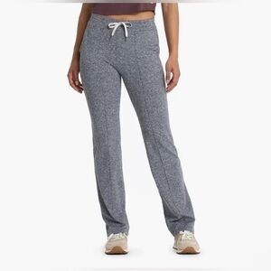 Vuori Women's Halo Wideleg Pants in a Heathered Gray Color. Size Small